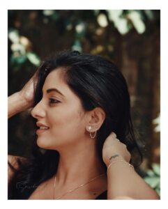 Sayali Sanjeev Instagram - ❤️
•
Gargi by PNG has brought a magnificent 22% discount on their wide range of fashion jewellery to suite all your moods. So what are you waiting for? shop now & begin your 2022 beautifully..

@gargibypng 
•
Clicked by @sarrikaaaaaa 
Make up & hair: @riyapanchal.makeupartist 

•
•
•
#22for22  #gargibypng #flat22 #discount #hurryup #shopnow #beginbeautiful
