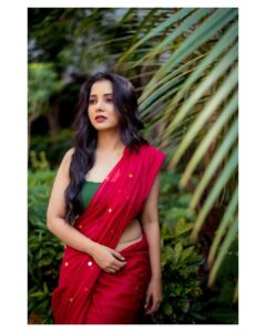 Sayali Sanjeev Instagram - Saree Love ❤️ 
•
Saree by @eternitybysakshi ❣️
Blouse by @soniyasaanchi 
Clicked by my girl @deepali_td_official 
Make up & hair by my girl @smrutibhurke_mua 😘😘
•
•
#sareelove #sareeaddict #sareegirl #goodevening