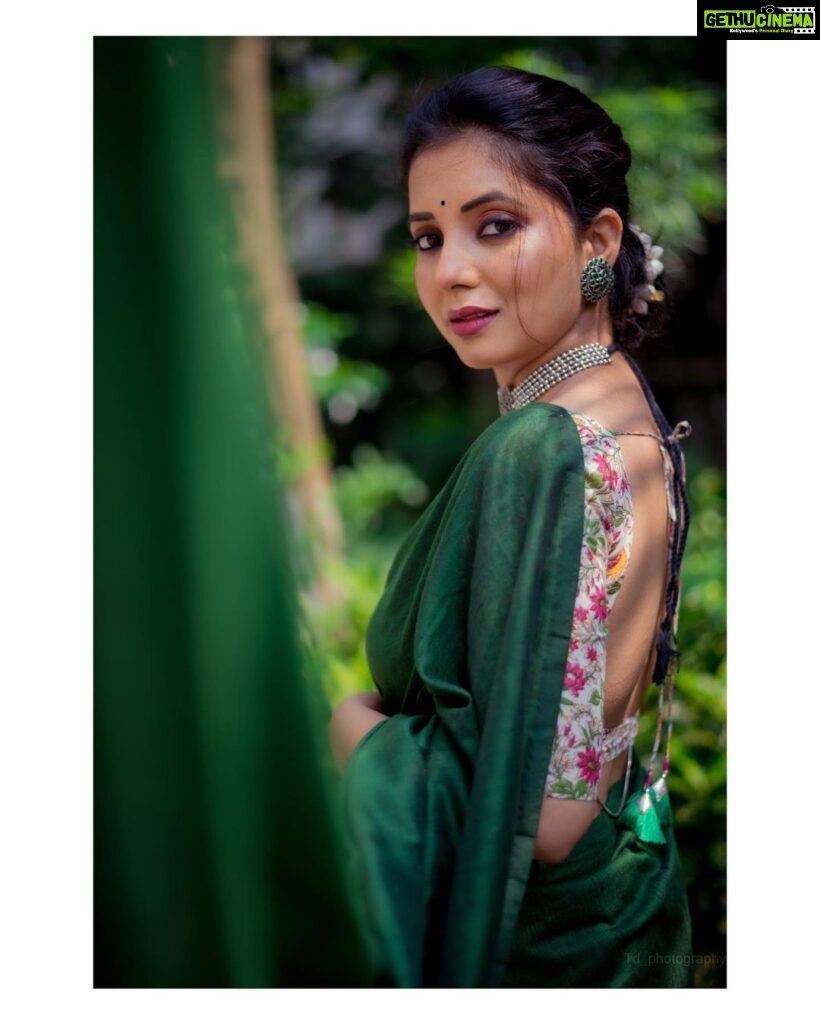 Sayali Sanjeev Instagram - Saree Girl • Saree by @eternitybysakshi ❣️ Blouse by @soniyasaanchi Clicked by my girl @deepali_td_official Make up & hair by my girl @smrutibhurke_mua 😘😘 • • #sareelove #sareeaddict #sareegirl #goodevening Mumbai, Maharashtra