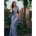 Sayali Sanjeev Instagram - Sareeaddict • Saree by @eternitybysakshi ❣️ Blouse by @soniyasaanchi Clicked by my girl @deepali_td_official Make up & hair by my girl @smrutibhurke_mua 😘😘 • • #sareelove #sareeaddict #sareegirl #goodevening Mumbai, Maharashtra