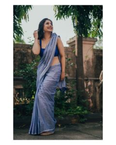 Sayali Sanjeev Instagram - Sareeaddict 
•
Saree by @eternitybysakshi ❣️
Blouse by @soniyasaanchi 
Clicked by my girl @deepali_td_official 
Make up & hair by my girl @smrutibhurke_mua 😘😘
•
•
#sareelove #sareeaddict #sareegirl #goodevening