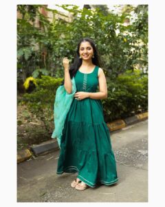 Sayali Sanjeev Instagram - 🦚
•
Wearing @radheya_collection 
•
•
#goodmorning #morning #festivevibes #festivewear #clothes #fashion #instafashion #instagirl #smallbusiness