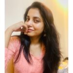 Sayali Sanjeev Instagram - Hey 👋🏻 • Thank you so much @inaayatbysugandha for this kurta.. • • #goodevening #kurta #love #chikankarikurta Mumbai, Maharashtra