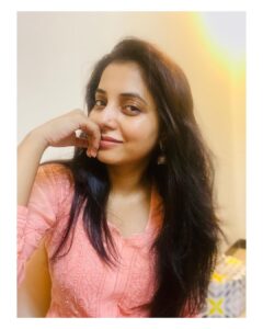 Sayali Sanjeev Instagram - Hey 👋🏻 
•
Thank you so much @inaayatbysugandha for this kurta..
•
•
#goodevening #kurta #love #chikankarikurta