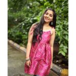 Sayali Sanjeev Instagram - Hello September...🌸 Navaratri Festive Collection...💫 Attractive Pink Bandhani Print Knot Top With Beautiful Border Detail... ❤ Outfit By - @radheya_collection @sanika_aniruddha Dm For Details...❤ In Frame - @sayali_sanjeev_official ❤ MUA - @makeupbysanyukta PC - @addu_the_wonderman Mumbai, Maharashtra
