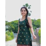 Sayali Sanjeev Instagram - Festive collection @anmayeevastra ❤️ Kolhapuri by @shrusoles • Clicked by @pranavbhadargeclicks • • #goodevening #festiveseason #festival #getready Mumbai, Maharashtra