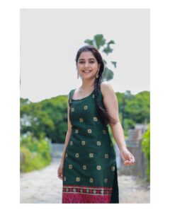 Sayali Sanjeev Instagram - Festive collection 
@anmayeevastra ❤️
Kolhapuri by @shrusoles 
•
Clicked by @pranavbhadargeclicks 
•
•
#goodevening #festiveseason #festival #getready