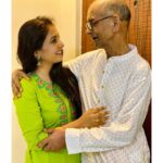 Sayali Sanjeev Instagram - Happiest birthday बाबा 😘❤️❤️ • • • #happybirthday #fatherdaughter #love #❤️ Mumbai, Maharashtra