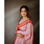 Sayali Sanjeev Instagram - 🌸 Thank you so much @ck_classic_collection for this lovely cotton paithani ❤️💜 • Make up & hair @smrutibhurke_mua Clicked by @deepali_td_official • • #paithani #love Mumbai, Maharashtra