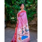 Sayali Sanjeev Instagram - गुढीपाडव्याच्या व मराठी नवीन वर्षाच्या हार्दिक शुभेच्छा 💐 Thank you so much @ck_classic_collection for this lovely cotton paithani ❤️💜 • Make up & hair @smrutibhurke_mua Clicked by @deepali_td_official • • #paithani #love Mumbai, Maharashtra