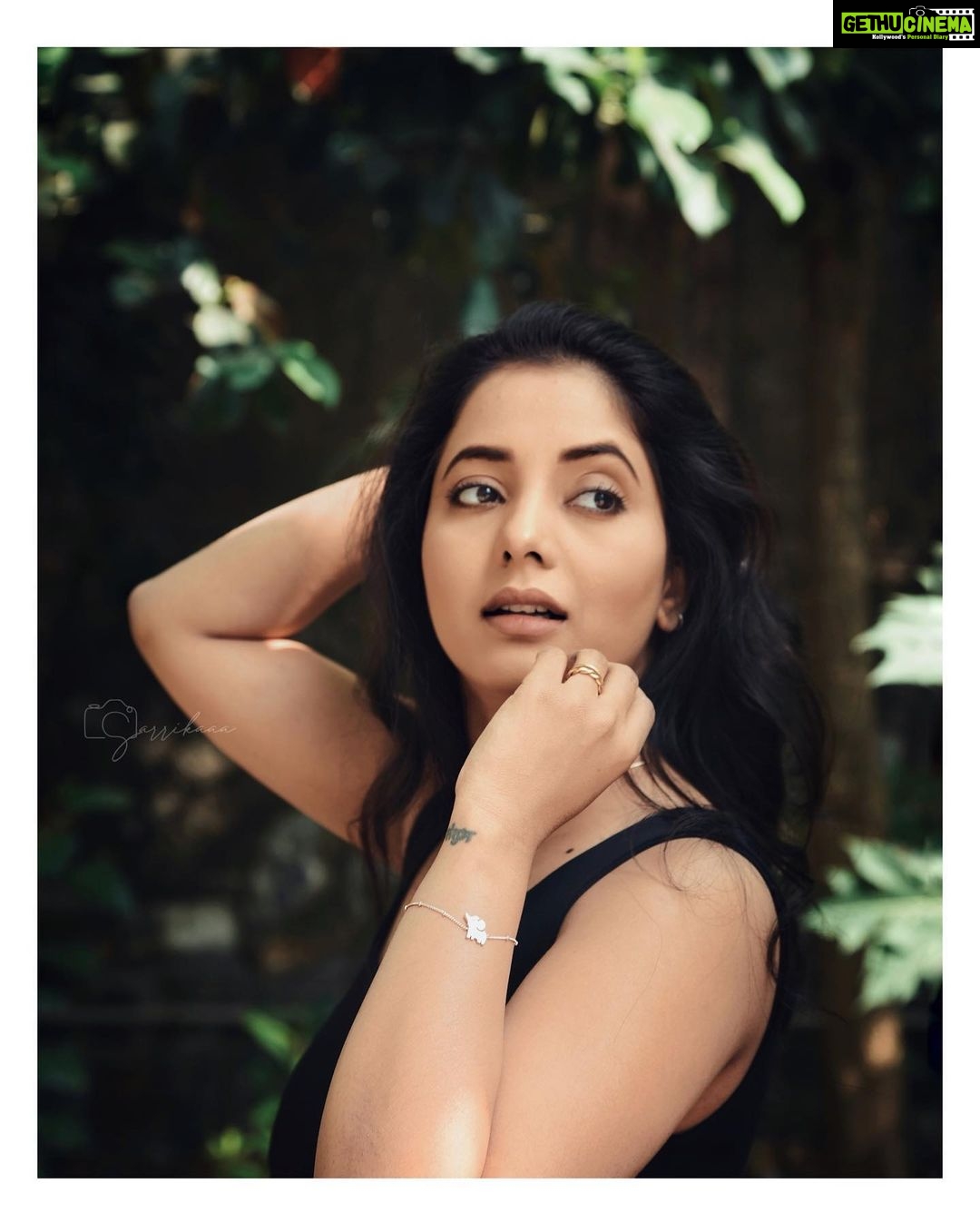 Sayali Sanjeev Instagram - ❤️ Gargi by PNG offers a huge 22% discount on their beautiful fashion jewellery Collections, haven't you binged yet? Hurry up Just 10 days left @gargibypng • • 📸 @sarrikaaaaaa Make up & hair @riyapanchal.makeupartist • • #22for22 #gargibypng #flat22 #discount #hurryup #shopnow #beginbeautiful Mumbai, Maharashtra