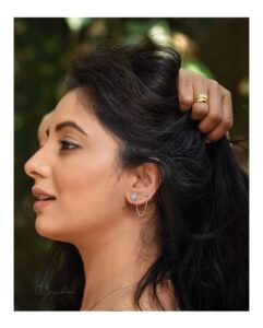 Sayali Sanjeev Instagram - ❤️
•
Gargi by PNG has brought a magnificent 22% discount on their wide range of fashion jewellery to suite all your moods. So what are you waiting for? shop now & begin your 2022 beautifully..

@gargibypng 
•
Clicked by @sarrikaaaaaa 
Make up & hair: @riyapanchal.makeupartist 

•
•
•
#22for22  #gargibypng #flat22 #discount #hurryup #shopnow #beginbeautiful