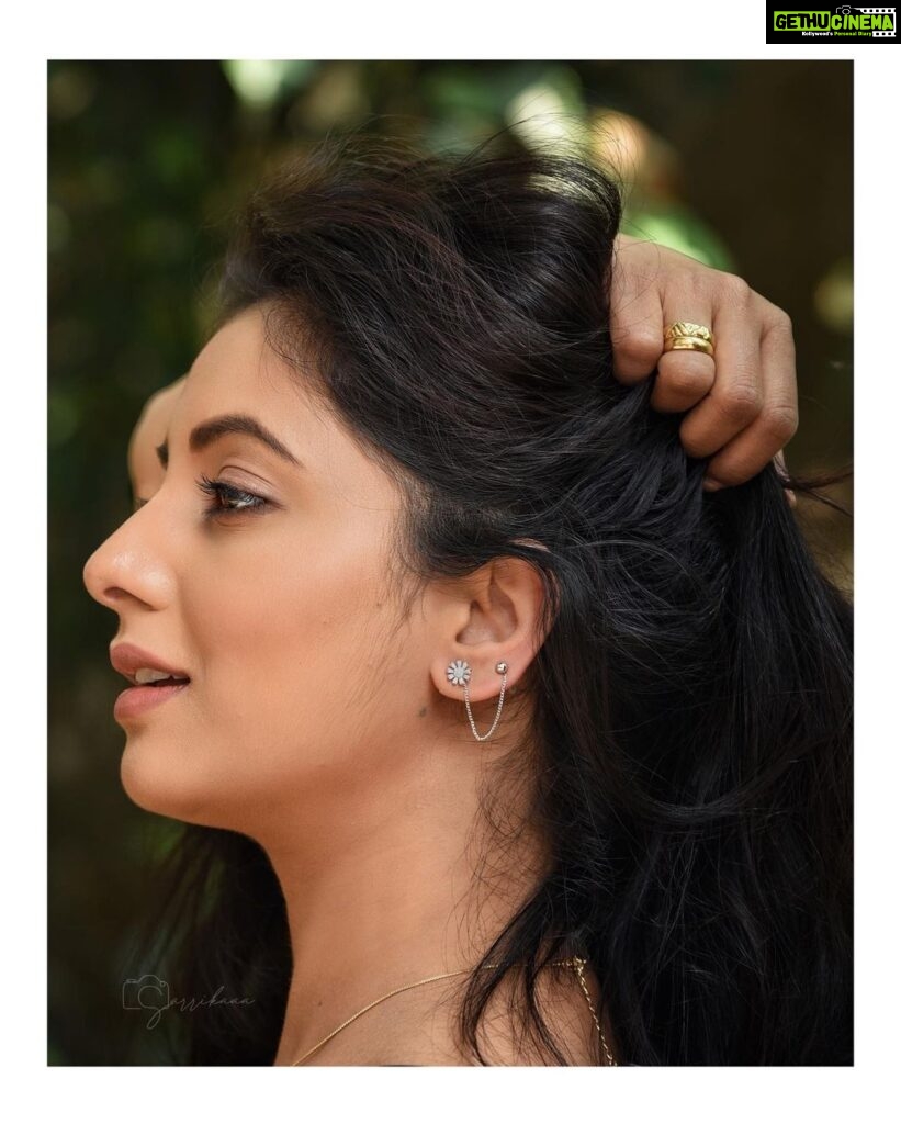 Sayali Sanjeev Instagram - ❤️ • Gargi by PNG has brought a magnificent 22% discount on their wide range of fashion jewellery to suite all your moods. So what are you waiting for? shop now & begin your 2022 beautifully.. @gargibypng • Clicked by @sarrikaaaaaa Make up & hair: @riyapanchal.makeupartist • • • #22for22 #gargibypng #flat22 #discount #hurryup #shopnow #beginbeautiful Mumbai, Maharashtra