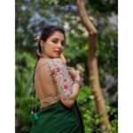 Sayali Sanjeev Instagram - Saree Girl • Saree by @eternitybysakshi ❣️ Blouse by @soniyasaanchi Clicked by my girl @deepali_td_official Make up & hair by my girl @smrutibhurke_mua 😘😘 • • #sareelove #sareeaddict #sareegirl #goodevening Mumbai, Maharashtra