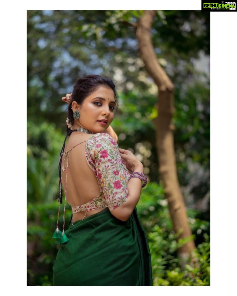 Sayali Sanjeev Instagram - Saree Girl • Saree by @eternitybysakshi ❣️ Blouse by @soniyasaanchi Clicked by my girl @deepali_td_official Make up & hair by my girl @smrutibhurke_mua 😘😘 • • #sareelove #sareeaddict #sareegirl #goodevening Mumbai, Maharashtra