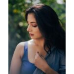 Sayali Sanjeev Instagram - Sareeaddict • Saree by @eternitybysakshi ❣️ Blouse by @soniyasaanchi Clicked by my girl @deepali_td_official Make up & hair by my girl @smrutibhurke_mua 😘😘 • • #sareelove #sareeaddict #sareegirl #goodevening Mumbai, Maharashtra