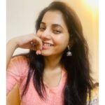Sayali Sanjeev Instagram - Hey 👋🏻 • Thank you so much @inaayatbysugandha for this kurta.. • • #goodevening #kurta #love #chikankarikurta Mumbai, Maharashtra