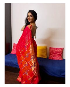 Sayali Sanjeev Instagram - ❤️
•
•
Blouse designed by @soniyasaanchi 
Clicked by @shweta_0718 😘
•
•
#red #❤️ #love #favorite #saree #paithani #maharashtra #marathimulgi