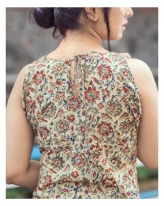 Sayali Sanjeev Instagram - This is neverending love for kalamkari ❤️
Ready to slay the day in this am to pm look
.
.
dress from : @kautuka_couture 
.
DM to order
.
. 
📷 : @mirrorcraftfilms 
MUA : @makeupbykomalhire 
Hair : @creation_by_k_koli_ 
.
.
.
#fashion#kautuka#ethnic#ganeshustav#pink#pestlecolor#vastra#instagram#fashionlove#traditional#pinkkurta#sayali_sanjeev_official#marathiactress#marathiceleb#maharastrianfestival#onlineshopping#indianfashionblogger