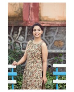 Sayali Sanjeev Instagram - This is neverending love for kalamkari ❤️
Ready to slay the day in this am to pm look
.
.
dress from : @kautuka_couture 
.
DM to order
.
. 
📷 : @mirrorcraftfilms 
MUA : @makeupbykomalhire 
Hair : @creation_by_k_koli_ 
.
.
.
#fashion#kautuka#ethnic#ganeshustav#pink#pestlecolor#vastra#instagram#fashionlove#traditional#pinkkurta#sayali_sanjeev_official#marathiactress#marathiceleb#maharastrianfestival#onlineshopping#indianfashionblogger