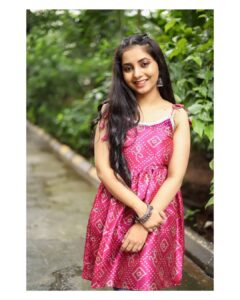 Sayali Sanjeev Instagram - Hello September...🌸
Navaratri Festive Collection...💫

Attractive Pink Bandhani Print Knot Top With Beautiful Border Detail... ❤

Outfit By - @radheya_collection @sanika_aniruddha 

Dm For Details...❤

In Frame - @sayali_sanjeev_official ❤
MUA - @makeupbysanyukta 
PC - @addu_the_wonderman