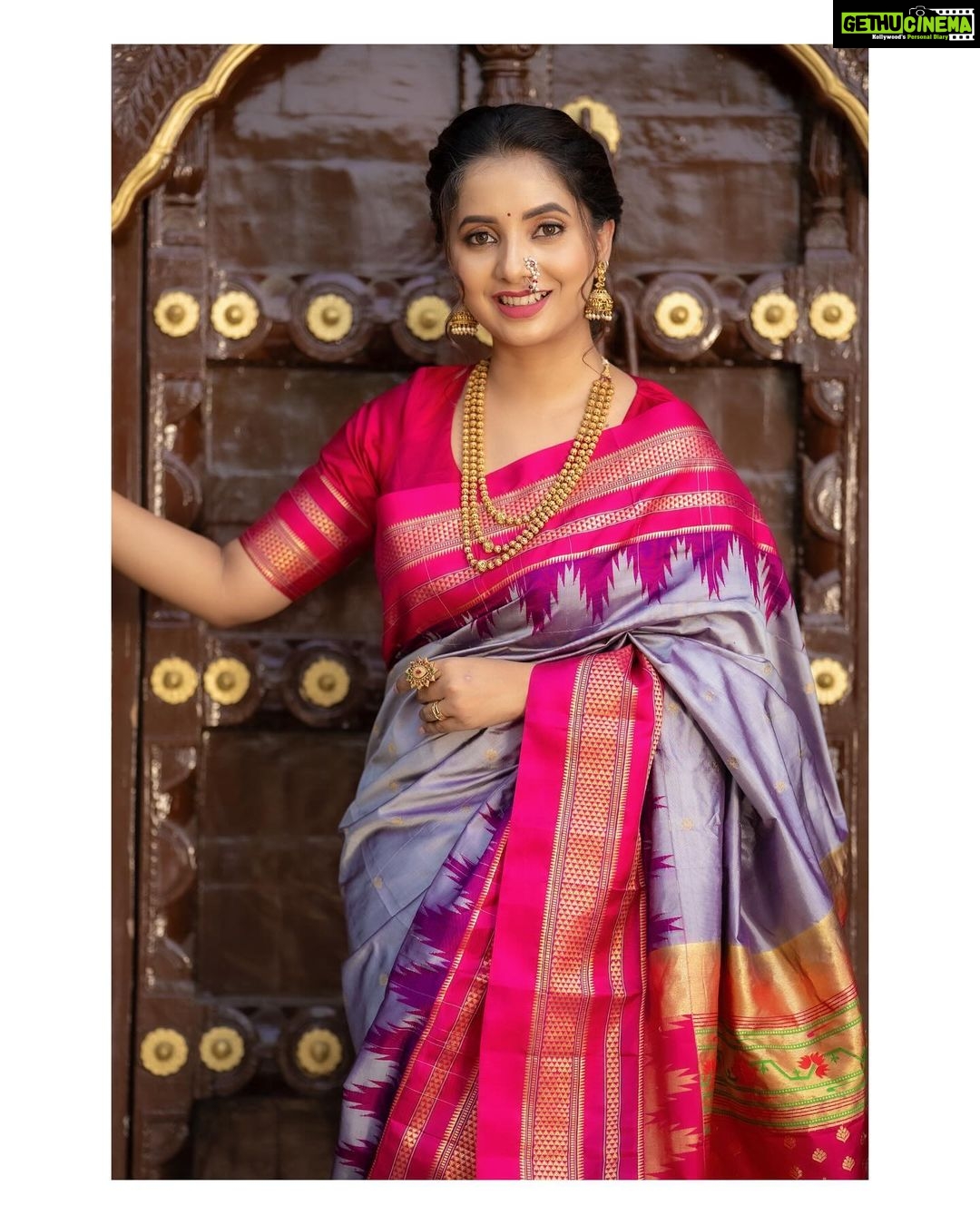 Sayali Sanjeev Instagram - 🩶पैठणी @kapsepaithaniofficial Shoot Style and Managed by @ketaki_ashish @stylebyk2 Blouse designed by @soniyasaanchi @labelsoniyasaanchi MUA @nikita_kumavat_makeovers Hair by @madhuri_hairstylist Photoshoot by @sevenvowstories
