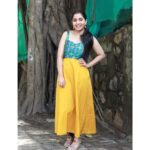 Sayali Sanjeev Instagram - Festive collection @anmayeevastra ❤️ Kolhapuri by @shrusoles • Clicked by @pranavbhadargeclicks • • #goodevening #festiveseason #festival #getready Mumbai, Maharashtra