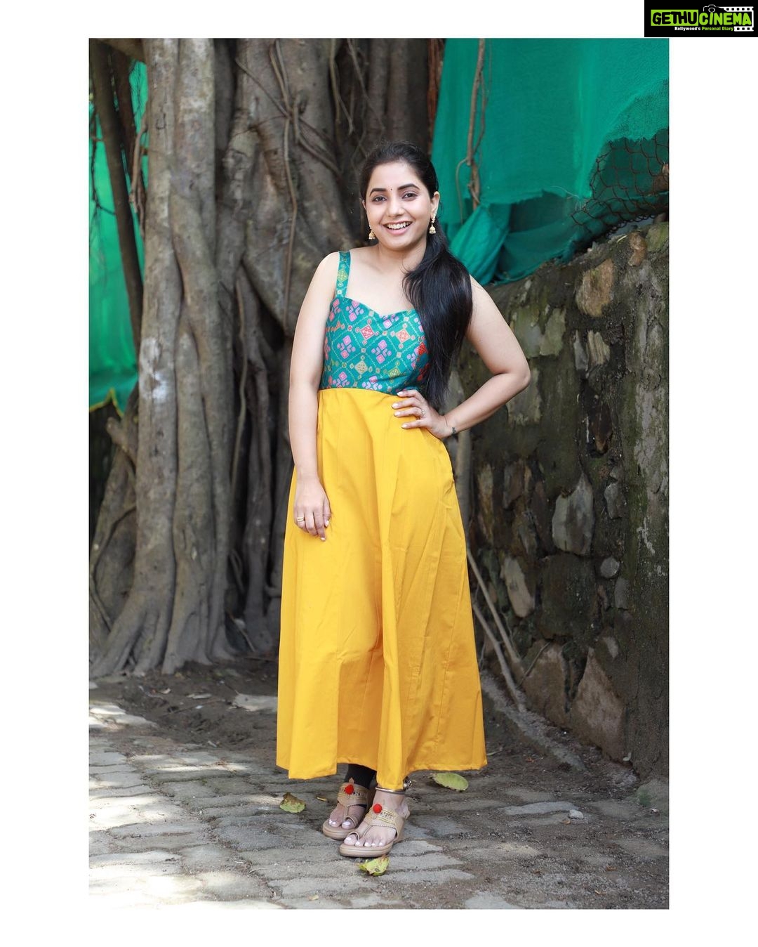 Sayali Sanjeev Instagram - Festive collection @anmayeevastra ❤️ Kolhapuri by @shrusoles • Clicked by @pranavbhadargeclicks • • #goodevening #festiveseason #festival #getready Mumbai, Maharashtra