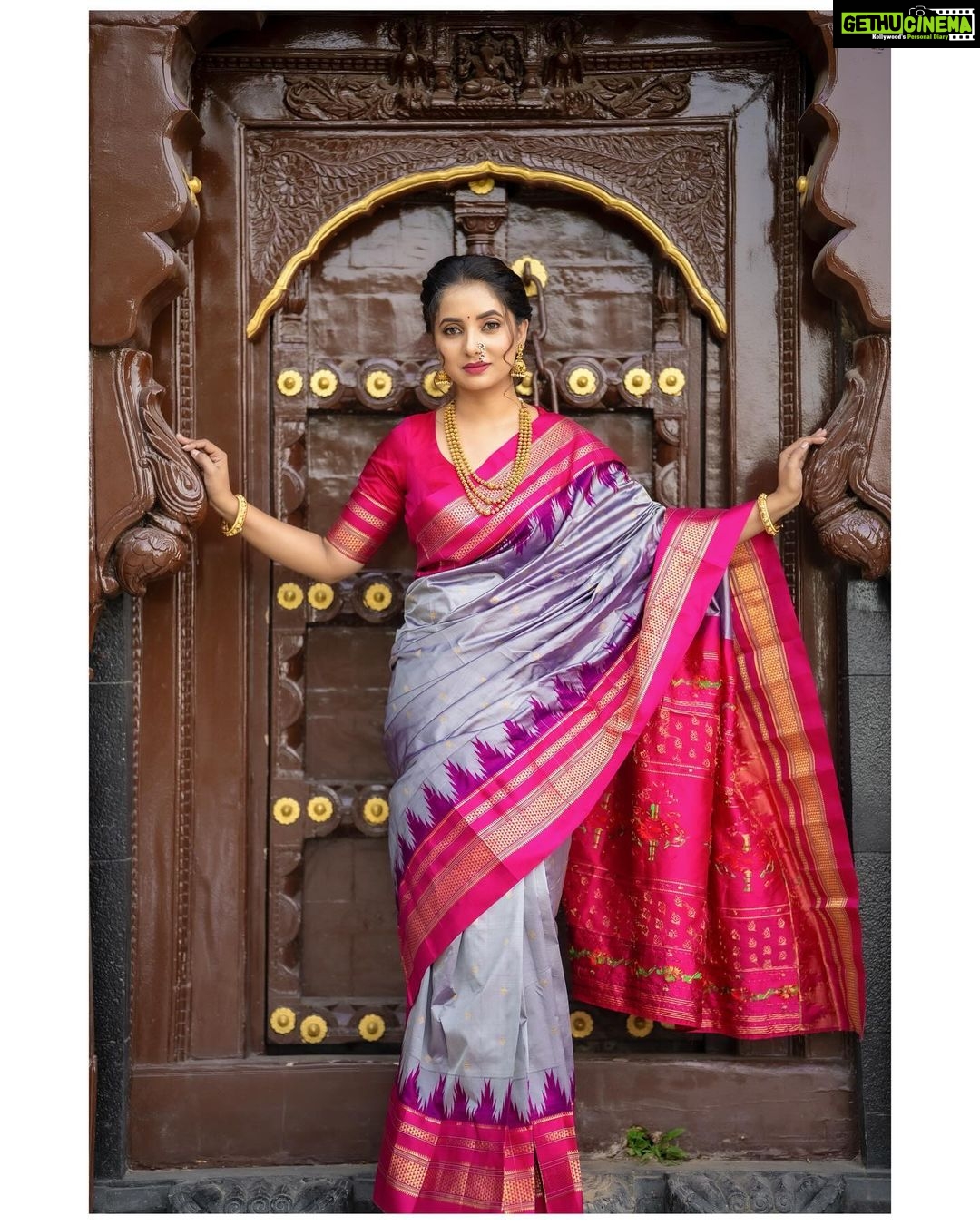 Sayali Sanjeev Instagram - 🩶 पैठणी @kapsepaithaniofficial Shoot Style and Managed by @ketaki_ashish @stylebyk2 Blouse designed by @soniyasaanchi @labelsoniyasaanchi MUA @nikita_kumavat_makeovers Hair by @madhuri_hairstylist Photoshoot by @sevenvowstories