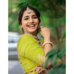Sayali Sanjeev Instagram - 💛 Makeup & Hair by @shinewithsakshi_ Beautiful Nauvari Saree by @atarabynamitakataria Shot by @aartilokhandeofficial Shoot managed by @n.i.d.s_ @wechitramedia #saree #navvari #ootd #sayalisanjeev
