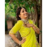 Sayali Sanjeev Instagram - 💛 Makeup & Hair by @shinewithsakshi_ Beautiful Nauvari Saree by @atarabynamitakataria Shot by @aartilokhandeofficial Shoot managed by @n.i.d.s_ @wechitramedia #saree #navvari #ootd #sayalisanjeev