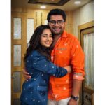 Sayali Sanjeev Instagram - तू तिथे मी 😇 • Thank you so much for everything @hemantdhome21 ❤️ • 📸 @sidchandekar • • • #jhimma2 #jhimma2on24nov #reunion