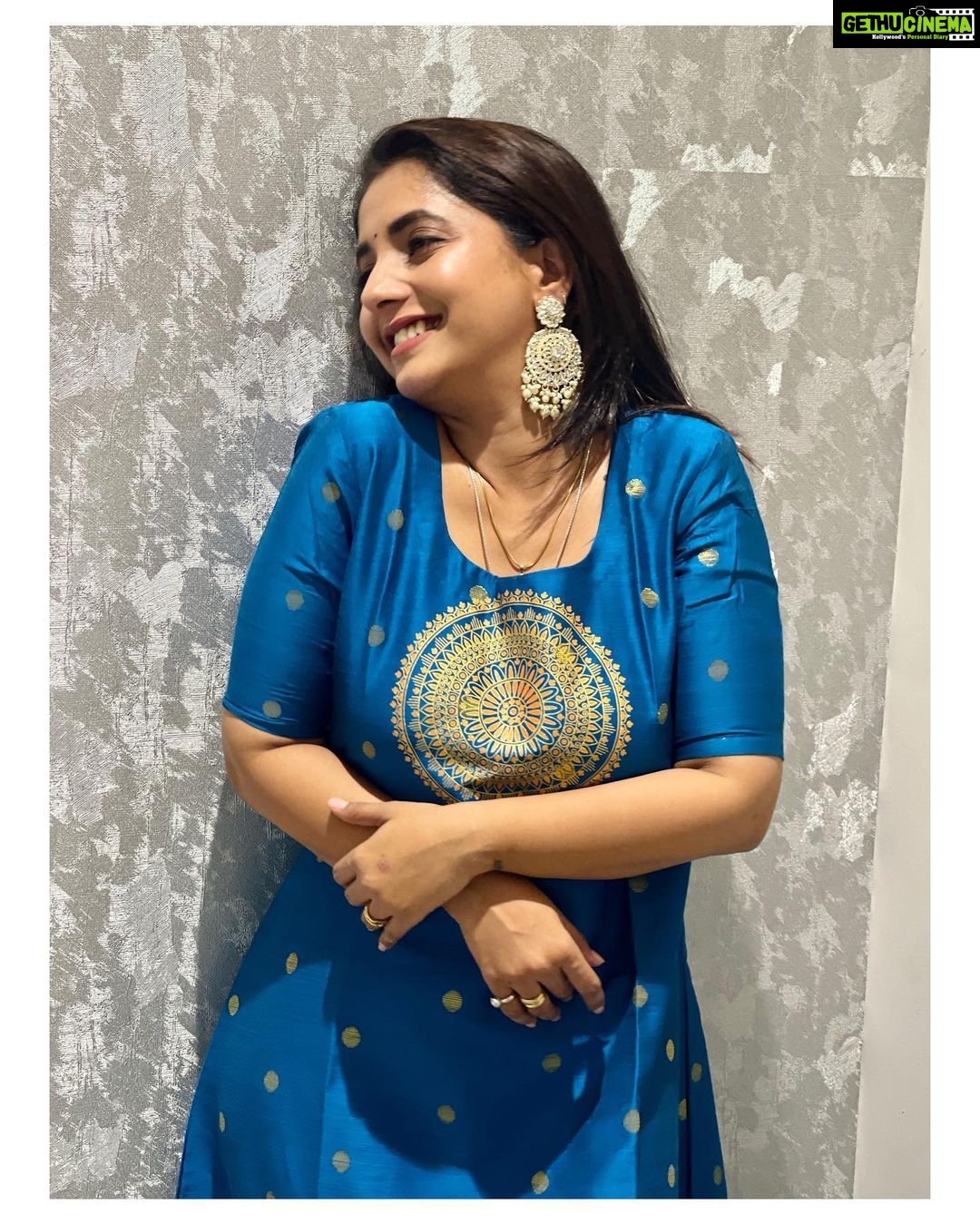 Sayali Sanjeev Instagram - 🦋 • • Wearing @aabandharts Clicked by @n.i.d.s_ • • #aboutlastnight #event #majalgaon #love महाराष्ट्र
