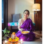 Sayali Sanjeev Instagram - गणनायकाय गणदेवताय गणाध्यक्षाय धीमहि | 🌺 • • Saree & blouse by @shinell27 Capture by @deepali_td_official • • #ganpatibappamorya #love महाराष्ट्र