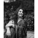 Sayali Sanjeev Instagram - JUST ME… BEING ME 🫰🏻 • • Saree and blouse by @shinell27 Clicked by @deepali_td_official • • #sareelove #beingme #love