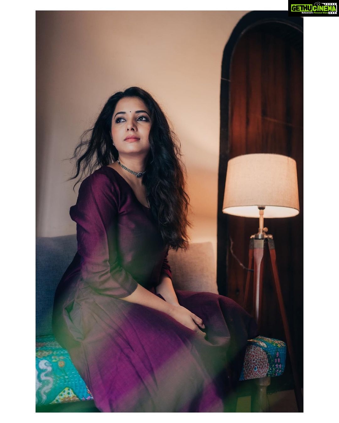 Sayali Sanjeev Instagram - 🌸🌸 • • • Silver choker @saavyasilver Clicked by @deepali_td_official • • #photooftheday