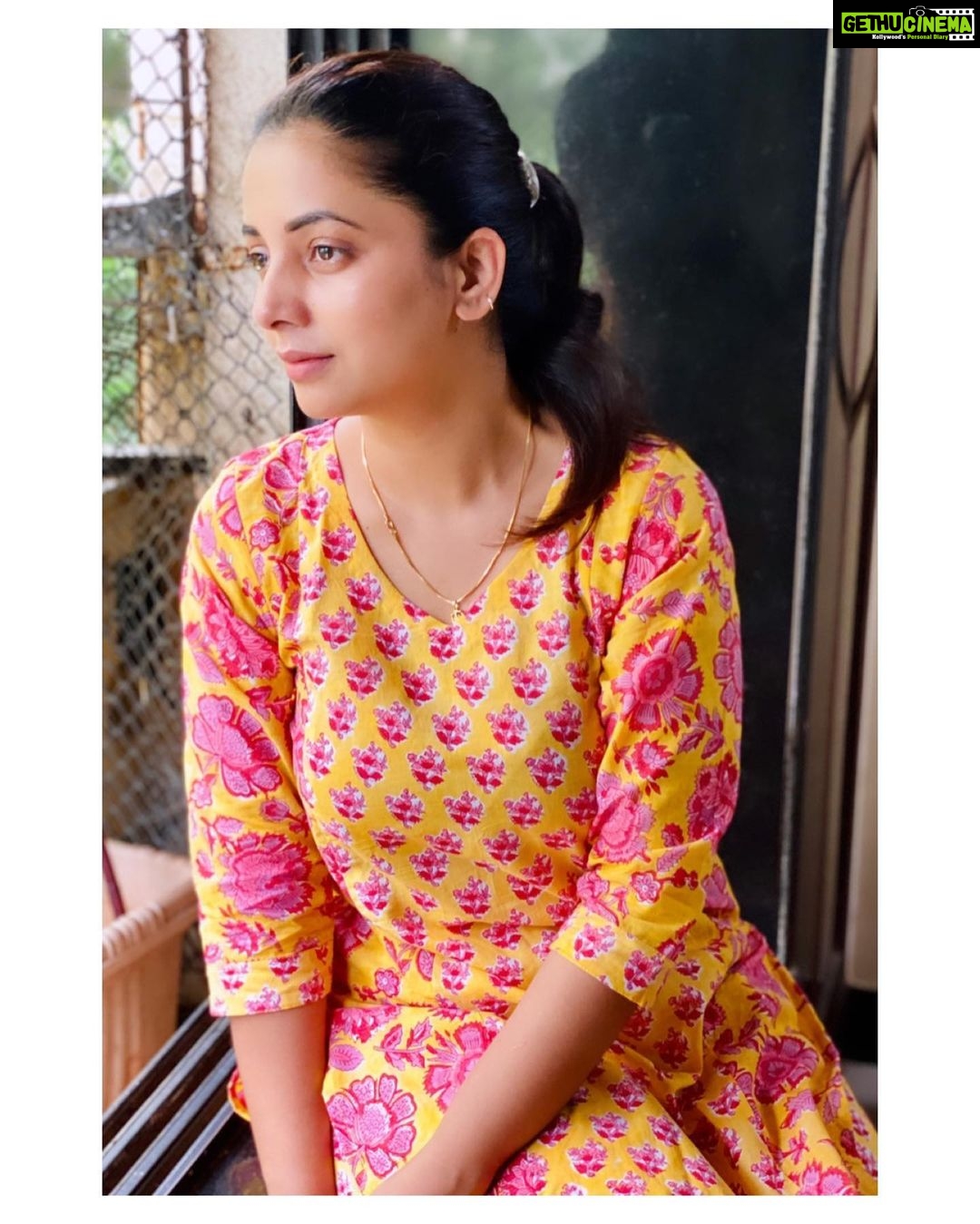 Sayali Sanjeev Instagram - Good morning 😇 • • #mondaymorning #goodmorning