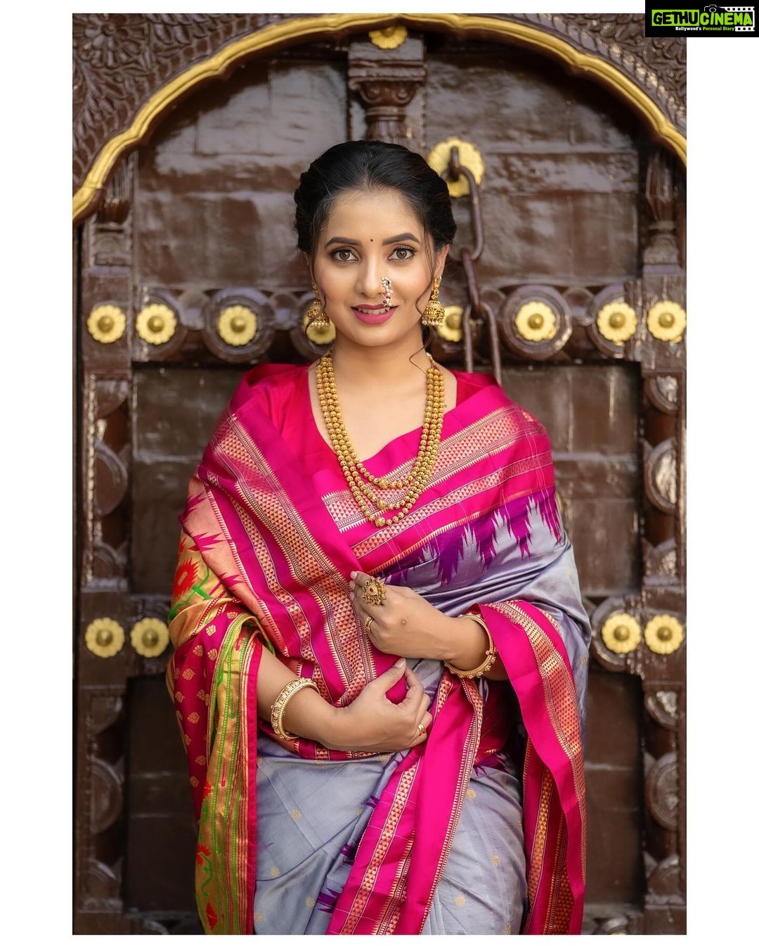Sayali Sanjeev Instagram - 🩶पैठणी @kapsepaithaniofficial Shoot Style and Managed by @ketaki_ashish @stylebyk2 Blouse designed by @soniyasaanchi @labelsoniyasaanchi MUA @nikita_kumavat_makeovers Hair by @madhuri_hairstylist Photoshoot by @sevenvowstories
