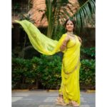 Sayali Sanjeev Instagram - 💛 Makeup & Hair by @shinewithsakshi_ Beautiful Nauvari Saree by @atarabynamitakataria Shot by @aartilokhandeofficial Shoot managed by @n.i.d.s_ @wechitramedia #saree #navvari #ootd #sayalisanjeev