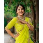 Sayali Sanjeev Instagram - 💛 Makeup & Hair by @shinewithsakshi_ Beautiful Nauvari Saree by @atarabynamitakataria Shot by @aartilokhandeofficial Shoot managed by @n.i.d.s_ @wechitramedia #saree #navvari #ootd #sayalisanjeev