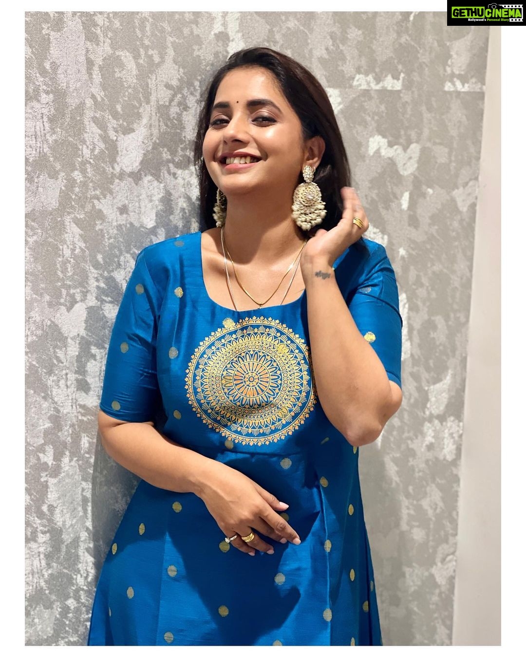 Sayali Sanjeev Instagram - 🦋 • • Wearing @aabandharts Clicked by @n.i.d.s_ • • #aboutlastnight #event #majalgaon #love महाराष्ट्र