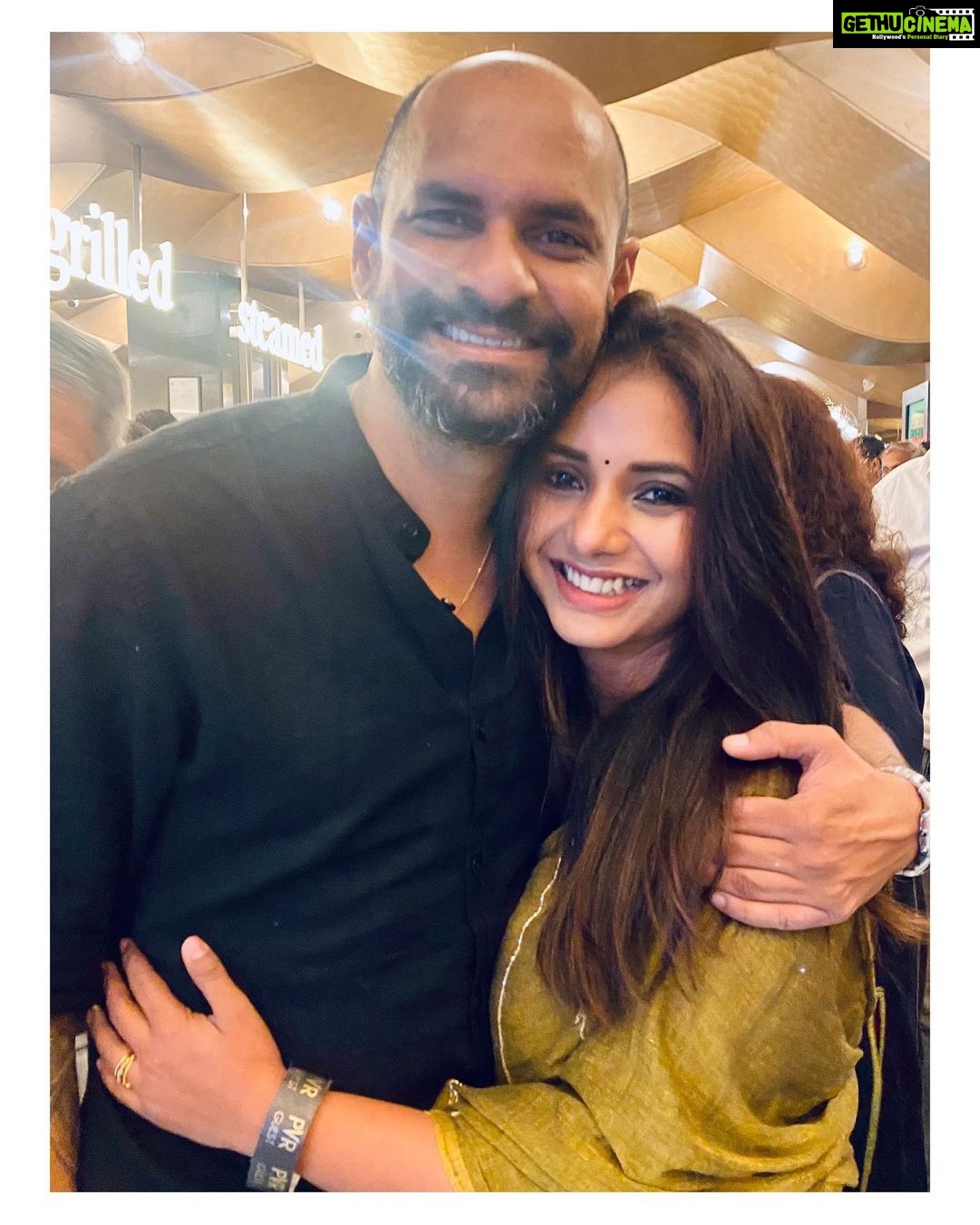 Sayali Sanjeev Instagram - This is what we call “LOVE STORY“ Brilliant brilliant film.. DIRECTION, STORY TELLING, ACTING, SONGS, BACKGROUND MUSIC, CHOREOGRAPHY, VISUALS every single thing …Top Notch ❤️ Sameer.. so so proud of you and so happy for your First Hindi Film.. many more to come.. love u tons 🤗🤗🤗😘 Congratulations team #satyapremkikatha ❤️ Please do not miss this masterpiece.. IN THEATRES NOW