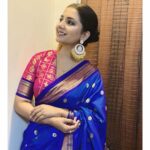 Sayali Sanjeev Instagram - झी चित्रगौरव २०२३ • • Thank you so much Ashok papa @ashok_saraf_official and @nivedita_ashok_saraf for this beautiful paithani ❤️ Styled by @trushala_nayak Blouse by @soniyasaanchi @labelsoniyasaanchi Earrings by @amairajewellery_official • • #blessed महाराष्ट्र