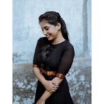 Sayali Sanjeev Instagram – मकर संक्रांतीच्या खूप शुभेच्छा 🤗
तीळ गुळ घ्या आणि गोड गोड बोला ❤️
•
Wearing @anmayeevastra by @trushala_nayak 
MUA & hair @smrutibhurke_mua 
Captured by @deepali_td_official 
•
• Mumbai, Maharashtra