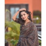 Sayali Sanjeev Instagram – Pune promotions 
•
📸 @saneshashank 
Styled by @trushala_nayak 
Earrings by @candies_collection 

Saree & blouse by @eternitybysakshi 
•
•
#goshtaekapaithanichi #intheatresnow महाराष्ट्र