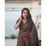Sayali Sanjeev Instagram - Pune promotions • 📸 @saneshashank Styled by @trushala_nayak Earrings by @candies_collection Saree & blouse by @eternitybysakshi • • #goshtaekapaithanichi #intheatresnow महाराष्ट्र