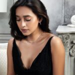 Sayani Gupta Instagram - “Shine bright in the beautiful sea, I choose to be happy, you and I, you and I, we’re like diamonds in the sky” - Rihanna HMU - @sitalmakeup Jewellery - @orrajewellery