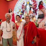 Sayani Gupta Instagram - Ashtami FamJam! @probir_gupta @vasanthigupta @lahirioindrila ❤️