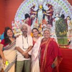 Sayani Gupta Instagram - Ashtami FamJam! @probir_gupta @vasanthigupta @lahirioindrila ❤️