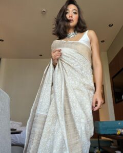Sayani Gupta Instagram - Shubho Shaptami 🪷

In this resplendent @shantibanaras saree & @curiocottagejewelry necklace 
@elevate_promotions 🌸